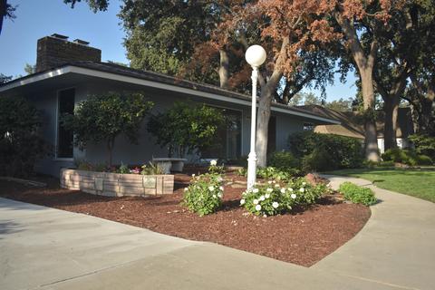 1403 W Beverly Dr, Visalia, CA 93277 photo 4