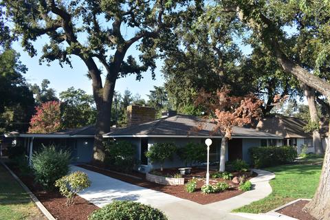 1403 W Beverly Dr, Visalia, CA 93277 photo 8