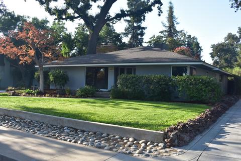 1403 W Beverly Dr, Visalia, CA 93277 photo 2