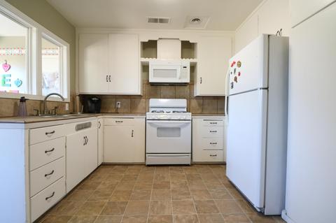 1372 E Sequoia Ave, Tulare, CA 93274 photo 6