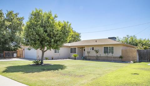 241 E Lynn Ave, Tulare, CA 93274 photo 2