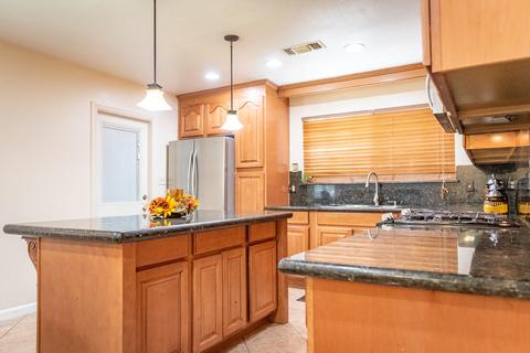 241 E Lynn Ave, Tulare, CA 93274 photo 10