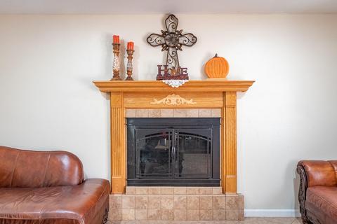 241 E Lynn Ave, Tulare, CA 93274 photo 18