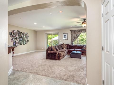 3924 E Harter Ct, Visalia, CA 93292 photo 3