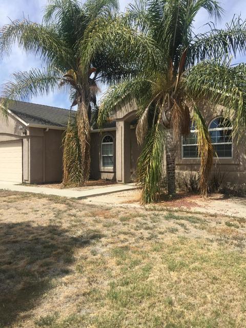 1558 Hawthorn St, Lemoore, CA 93245 photo 2