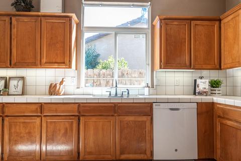 2420 E Center Ct, Visalia, CA 93292 photo 19