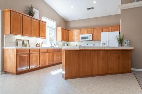 2420 E Center Ct, Visalia, CA 93292 photo 15