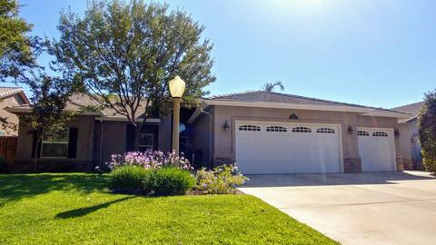 2222 N Carson Ct, Visalia, CA 93291 photo 1