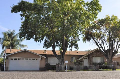 447 E Sandra Ave, Tulare, CA 93274 photo 2