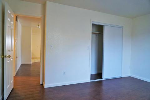 319 E 2nd St, Hanford, CA 93230 photo 18
