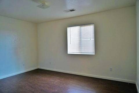 319 E 2nd St, Hanford, CA 93230 photo 17