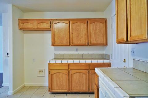 319 E 2nd St, Hanford, CA 93230 photo 11