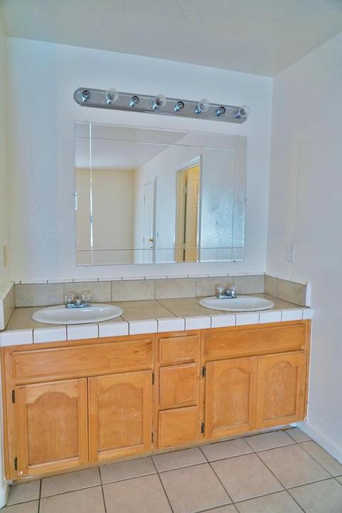 319 E 2nd St, Hanford, CA 93230 photo 28