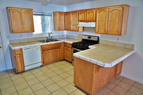 319 E 2nd St, Hanford, CA 93230 photo 8