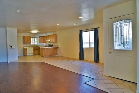 319 E 2nd St, Hanford, CA 93230 photo 6