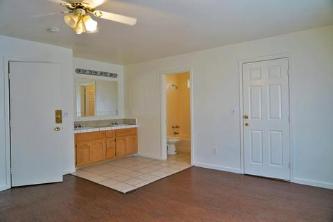 319 E 2nd St, Hanford, CA 93230 photo 26