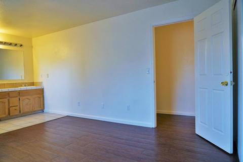319 E 2nd St, Hanford, CA 93230 photo 20