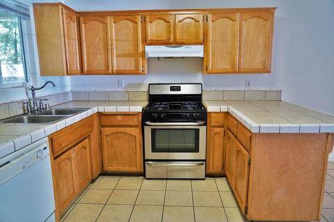 319 E 2nd St, Hanford, CA 93230 photo 10