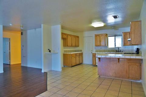 319 E 2nd St, Hanford, CA 93230 photo 7