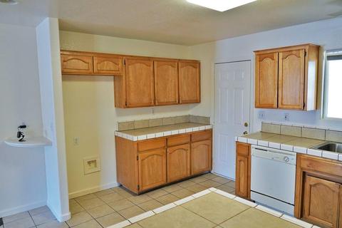 319 E 2nd St, Hanford, CA 93230 photo 9