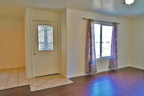 319 E 2nd St, Hanford, CA 93230 photo 4