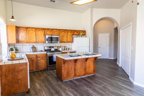 693 Crescent Ln, Lemoore, CA 93245 photo 7