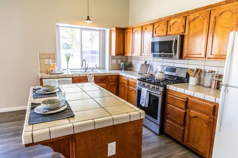 693 Crescent Ln, Lemoore, CA 93245 photo 8