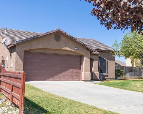 693 Crescent Ln, Lemoore, CA 93245 photo 3