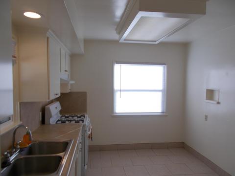 1060 E La Mesa Dr, Tulare, CA 93274 photo 4