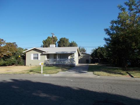 1060 E La Mesa Dr, Tulare, CA 93274 photo 1