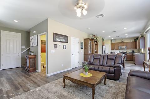 3110 N Shady Ct, Visalia, CA 93291 photo 8
