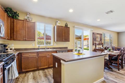 3110 N Shady Ct, Visalia, CA 93291 photo 13