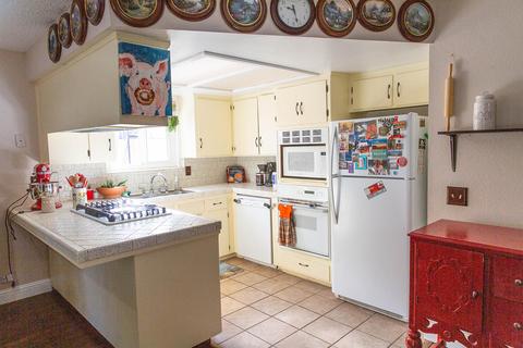558 Ash St, Lemoore, CA 93245 photo 3