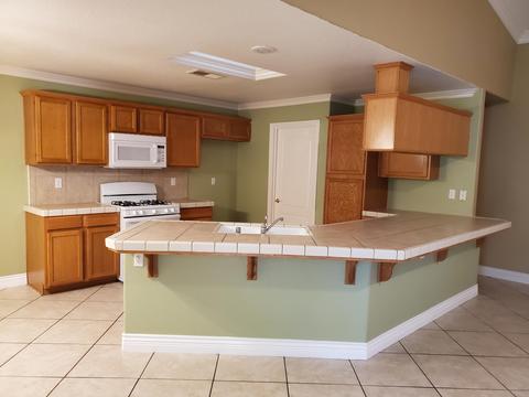 2793 Lakeridge Ave, Tulare, CA 93274 photo 2