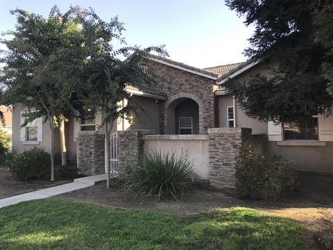 1349 E Dorothea Ave, Visalia, CA 93292 photo 1