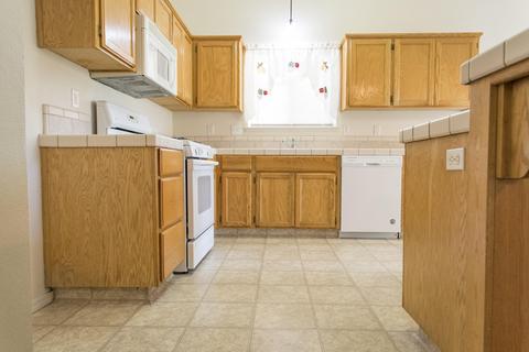 1636 E Knight Ct, Visalia, CA 93292 photo 10