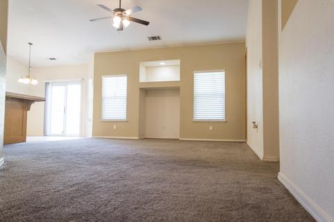 1636 E Knight Ct, Visalia, CA 93292 photo 3
