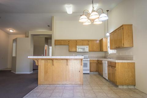 1636 E Knight Ct, Visalia, CA 93292 photo 8