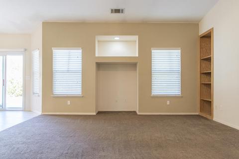 1636 E Knight Ct, Visalia, CA 93292 photo 4