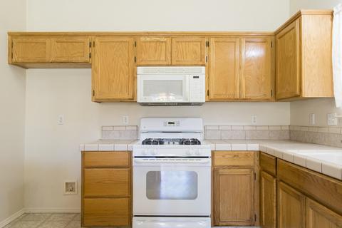 1636 E Knight Ct, Visalia, CA 93292 photo 9