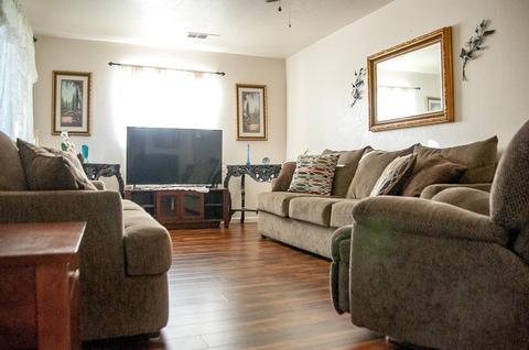 736 E Roosevelt Ave, Visalia, CA 93292 photo 5