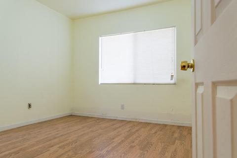 683 E Kern Ave, Tulare, CA 93274 photo 22