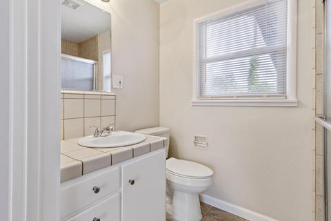 2814 E College Ave, Visalia, CA 93292 photo 17