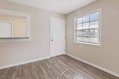 2814 E College Ave, Visalia, CA 93292 photo 11