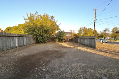 1075 W Maple St, Exeter, CA 93221 photo 11