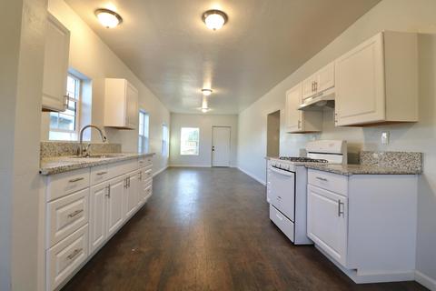1075 W Maple St, Exeter, CA 93221 photo 3