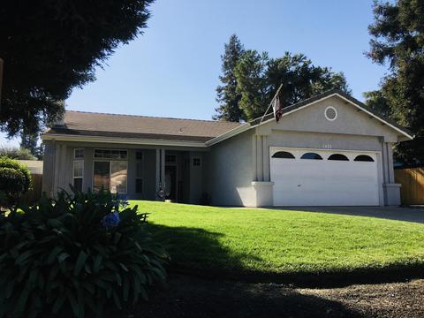 1429 E Parkview Ct, Visalia, CA 93292 photo 1
