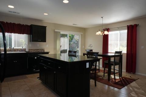 492 Edgewater St, Tulare, CA 93274 photo 5