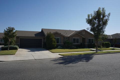 492 Edgewater St, Tulare, CA 93274 photo 3