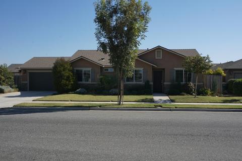 492 Edgewater St, Tulare, CA 93274 photo 2
